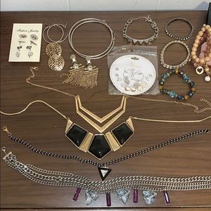 Jewelry bundle of 27 pieces.